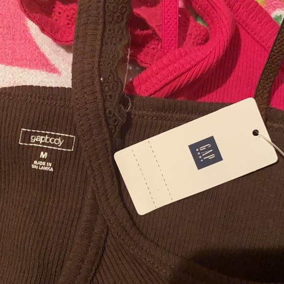 3 GAP BODY tank tops - Picture 3 of 3